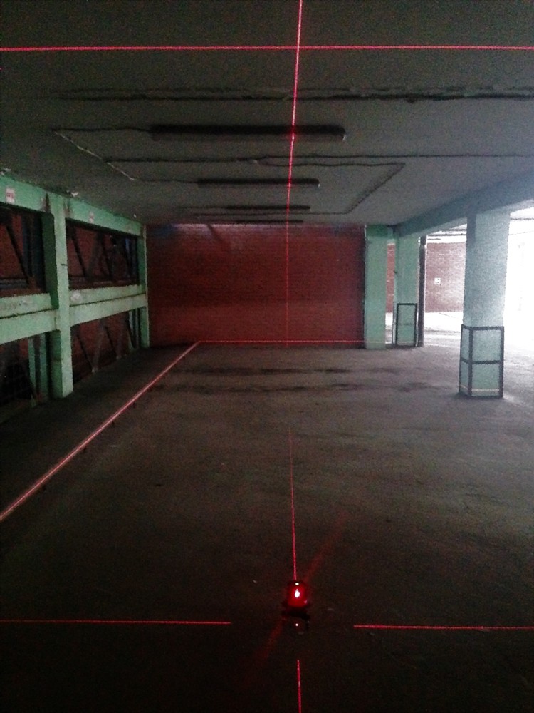 Лазерный уровень светит на 12 метров