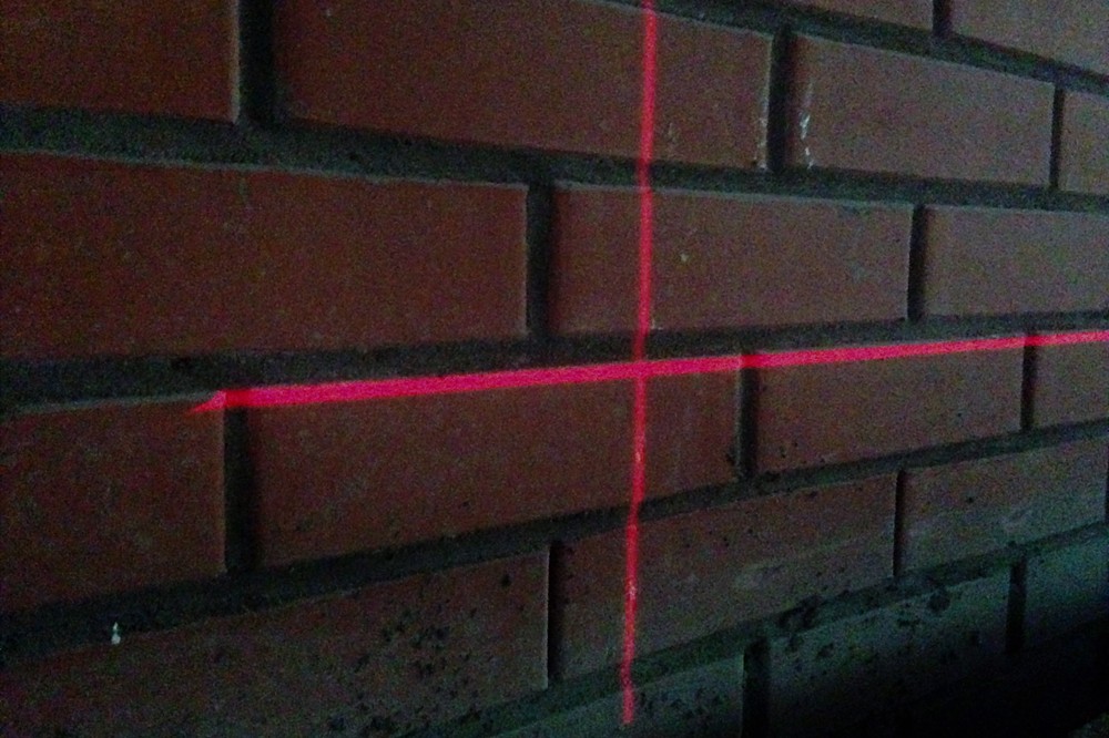 Лазерный уровень светит на 18 метров